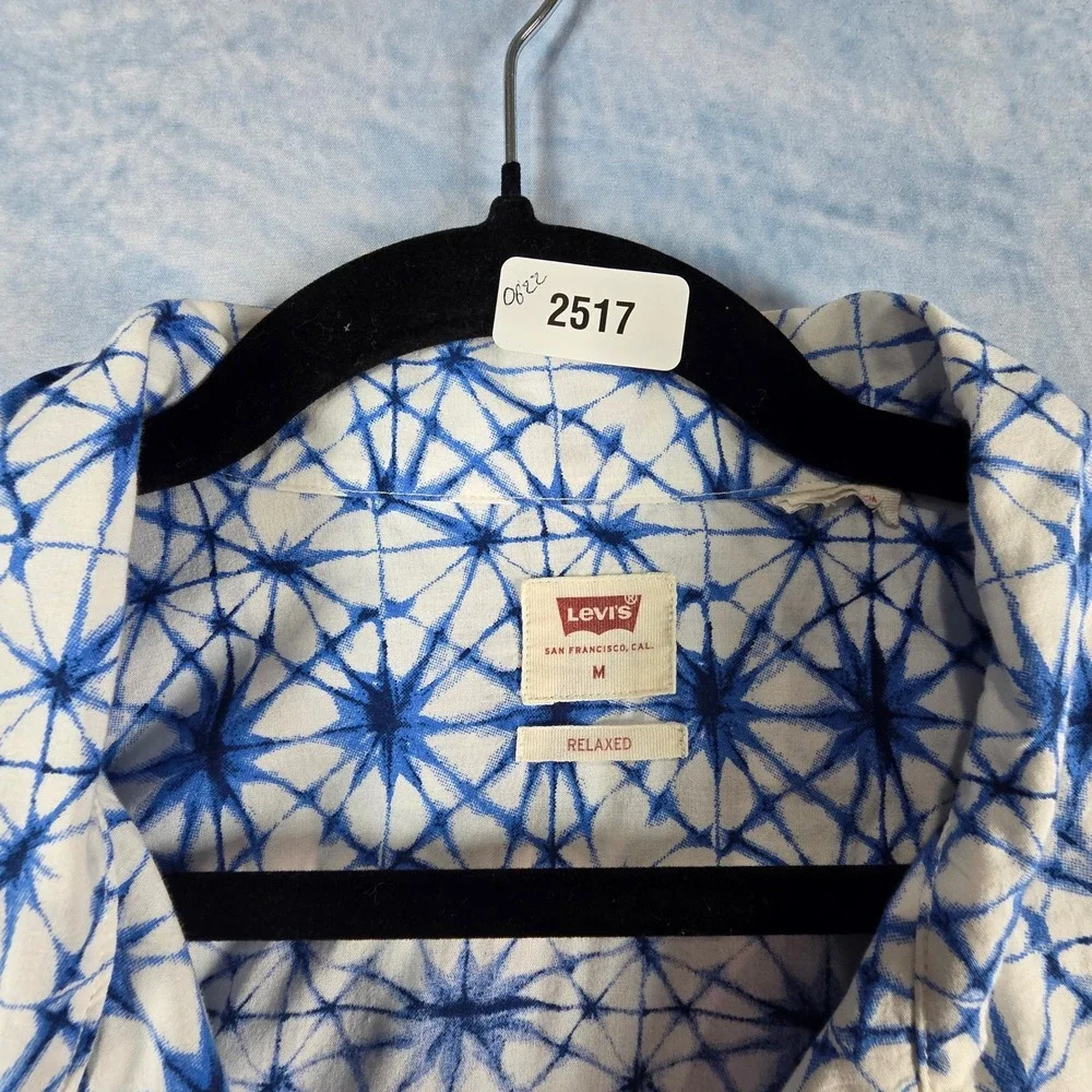Levis Mens Relaxed Fit Short Sleeve Button Up Shirt Blue White Starburst Print M